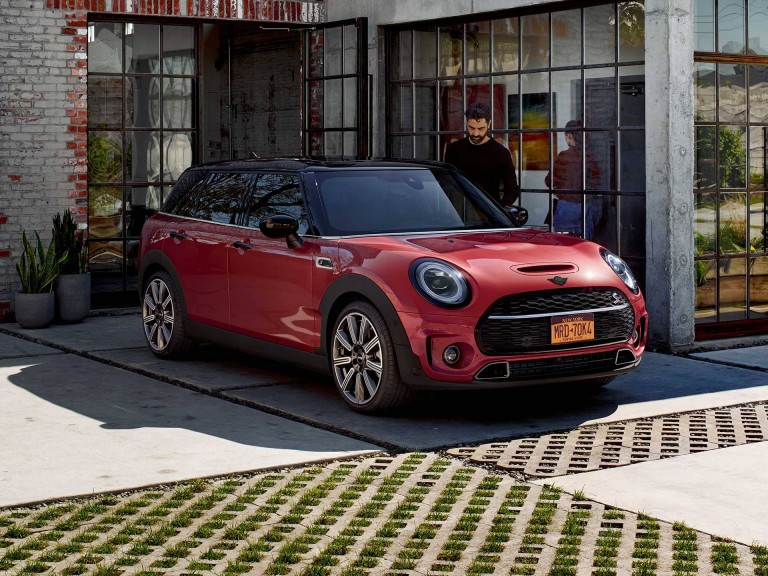 MINI Clubman – red and black – six doors