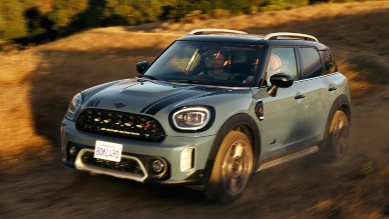 MINI Countryman – side view green and black – model comparison