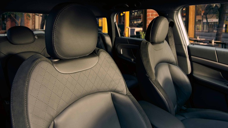 MINI Cooper SE Countryman – interior – standard trim